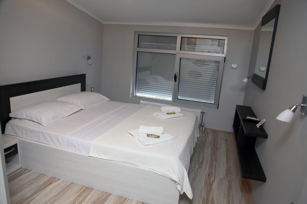 Silver House HostelČačak 部屋 写真