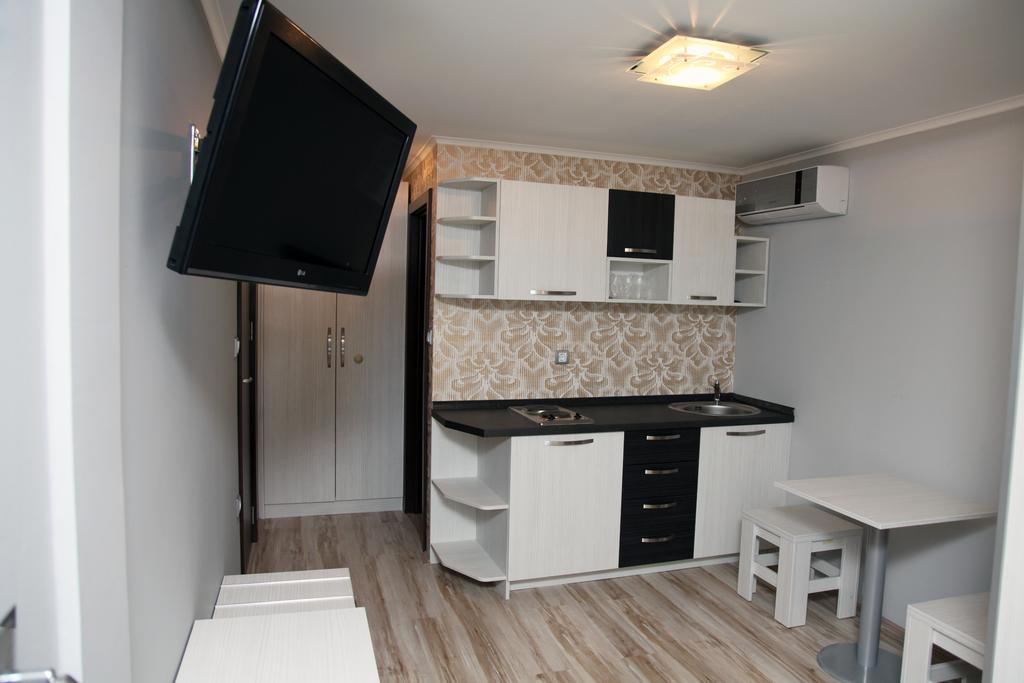 Silver House HostelČačak 部屋 写真