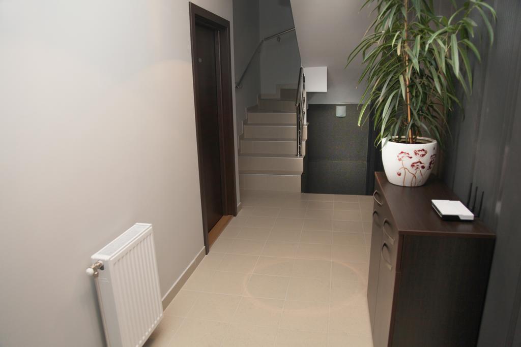 Silver House HostelČačak 部屋 写真