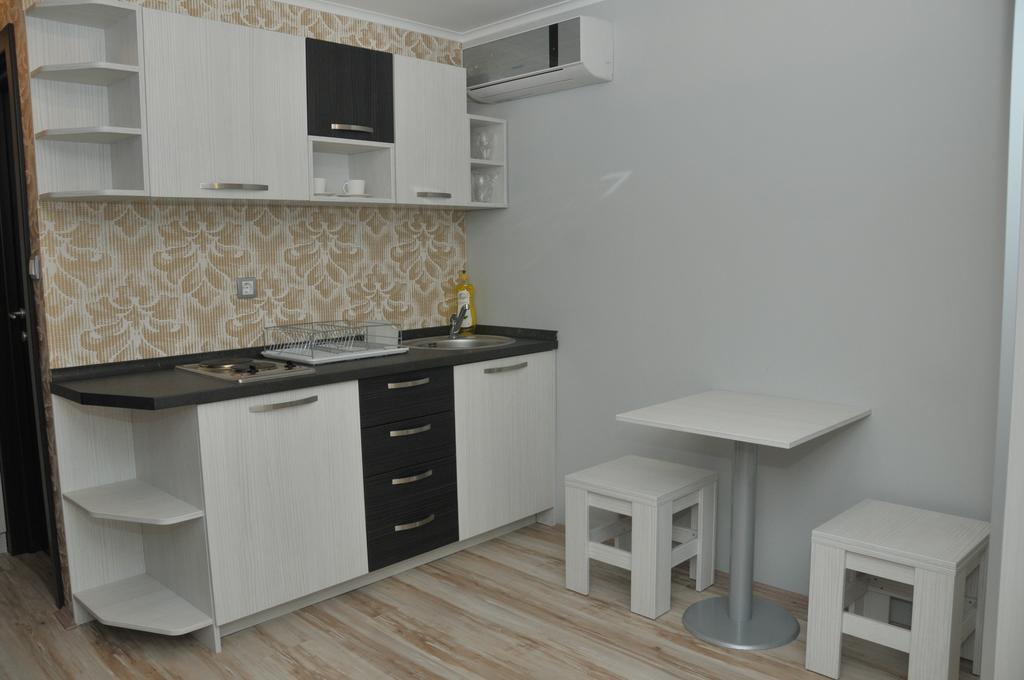 Silver House HostelČačak 部屋 写真