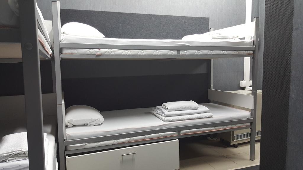 Silver House HostelČačak 部屋 写真