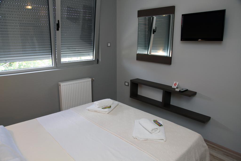 Silver House HostelČačak 部屋 写真